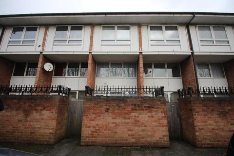 3 bedroom terraced house to rent, Redpath Close, Leicester LE4