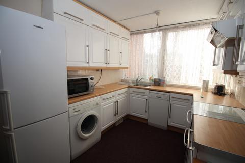 3 bedroom terraced house to rent, Redpath Close, Leicester LE4