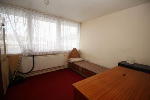 3 bedroom terraced house to rent, Redpath Close, Leicester LE4
