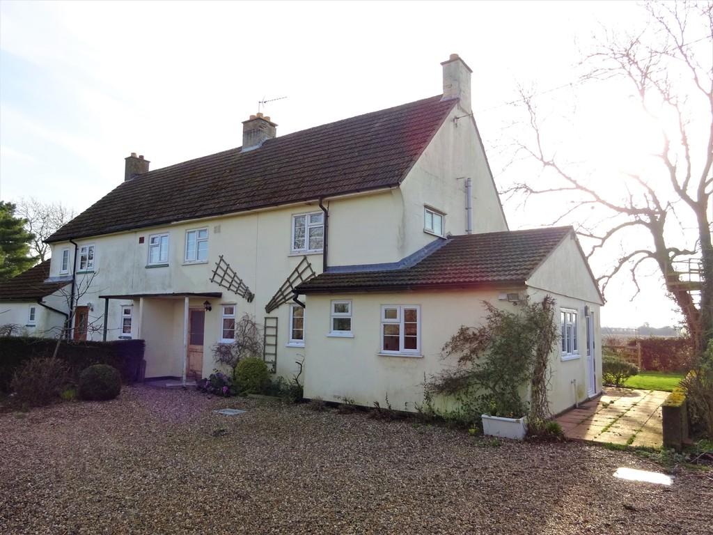 Stonham Aspal 3 bed semidetached house £825 pcm (£190 pw)