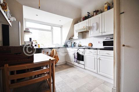 3 bedroom maisonette to rent, Woodstock Avenue, London NW11