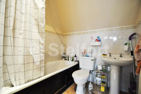 3 bedroom maisonette to rent, Woodstock Avenue, London NW11