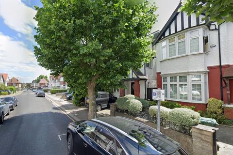 3 bedroom maisonette to rent, Woodstock Avenue, London NW11