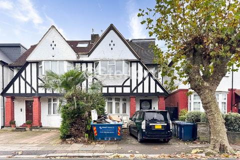 3 bedroom maisonette to rent, Woodstock Avenue, London NW11