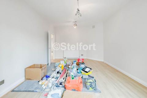 3 bedroom maisonette to rent, Woodstock Avenue, London NW11