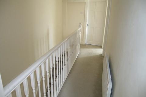 2 bedroom flat to rent - Central Road, Worcester Park KT4