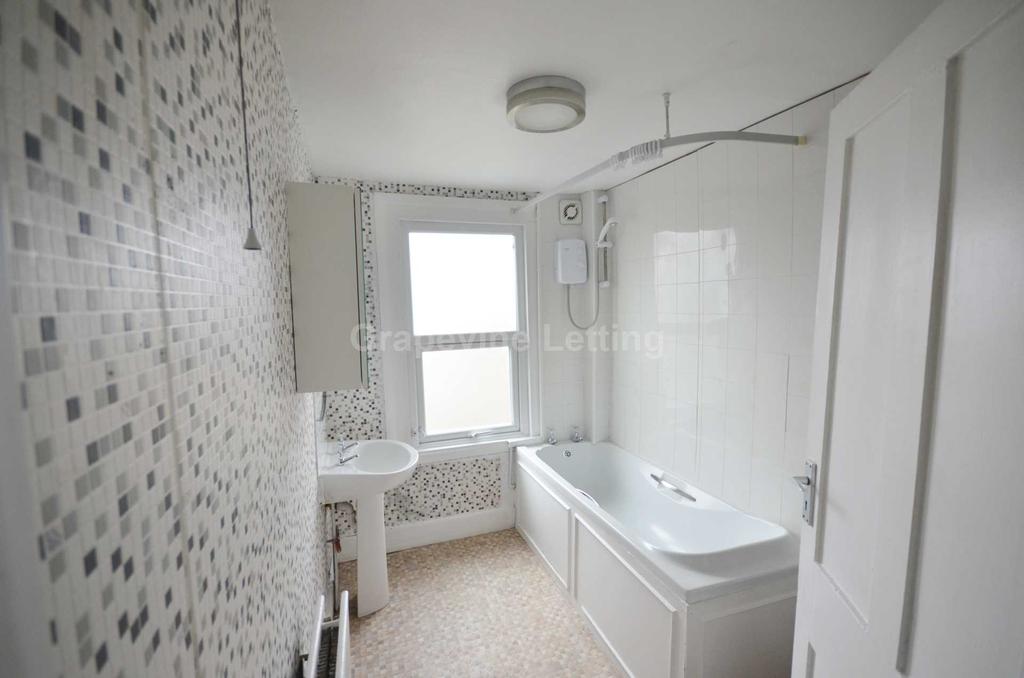 Hayter Road, Brixton SW2 1 bed apartment £1,352 pcm (£312 pw)
