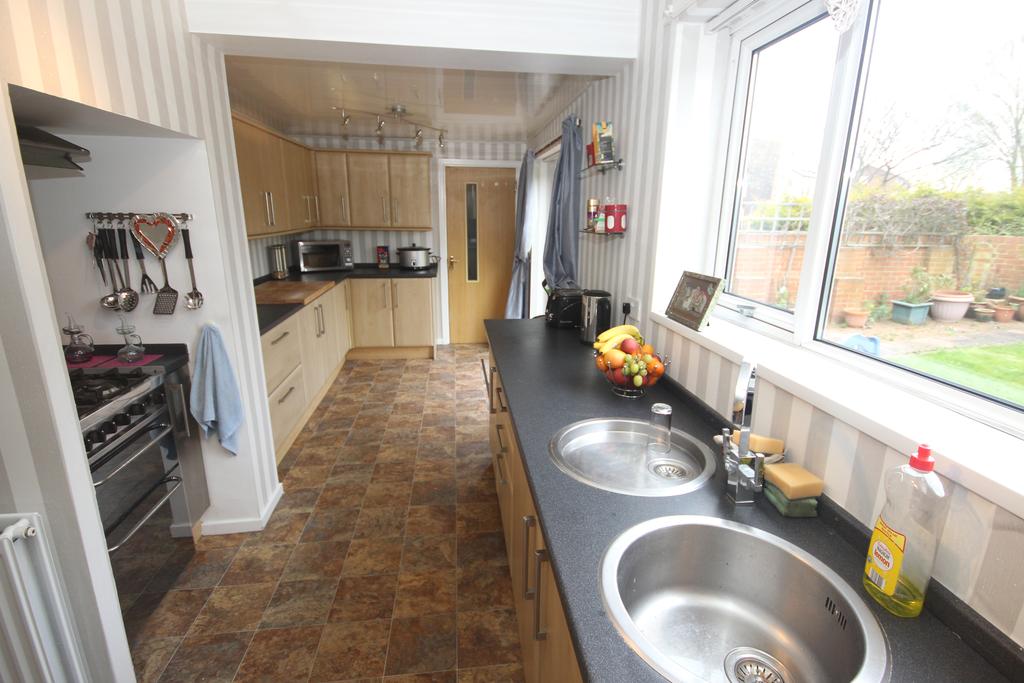 Woodburn Drive, Whitley Lodge, Whitley Bay, NE26 3HS 4 bed semidetached house £319,950