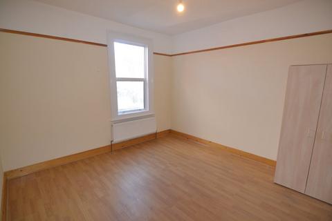 2 bedroom flat to rent, Grove Green Road, Leytonstone