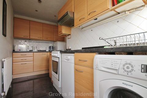 2 bedroom maisonette to rent, Barnard Gardens, New Malden