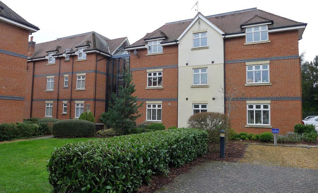 Fareham Chalford Grange Unfurnished 2 bed apartment £850 pcm (£196 pw)