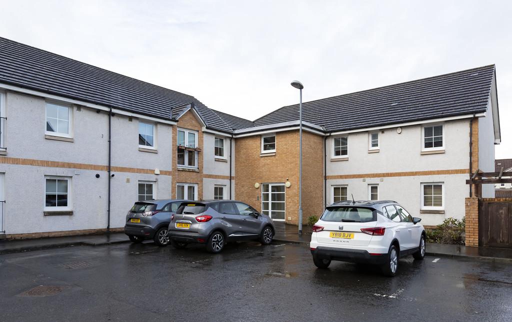 Cadder Court, Gartcosh, Glasgow 2 bed ground floor flat £125,000