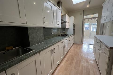 5 bedroom terraced house to rent, West End Road, Southall