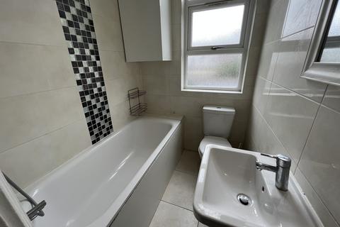5 bedroom terraced house to rent, West End Road, Southall