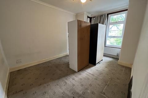 5 bedroom terraced house to rent, West End Road, Southall