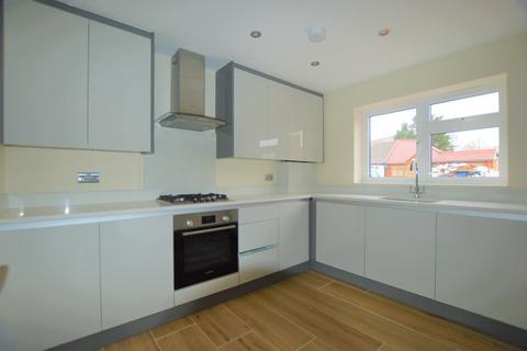 4 bedroom terraced house to rent, Maple Road, Hayes