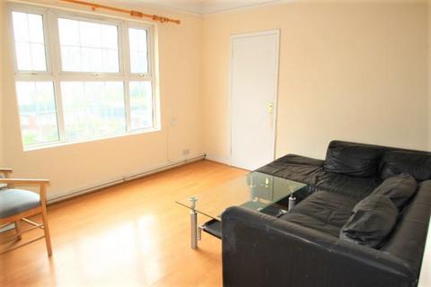 3 bedroom flat to rent, Chislehurst Road, Orpington, Kent, BR6 0DF