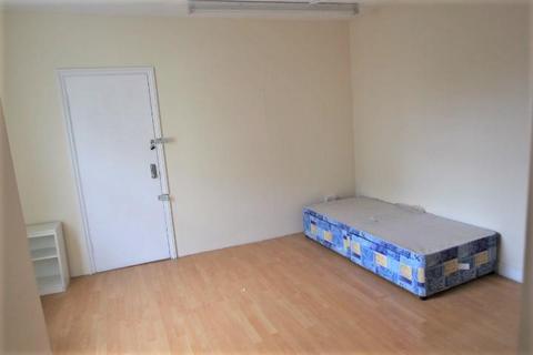 3 bedroom flat to rent, Chislehurst Road, Orpington, Kent, BR6 0DF