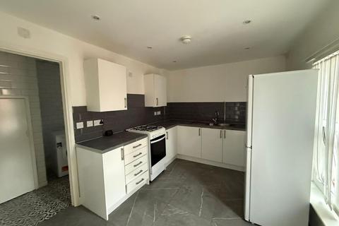 2 bedroom apartment to rent, Fern Grove, Liverpool
