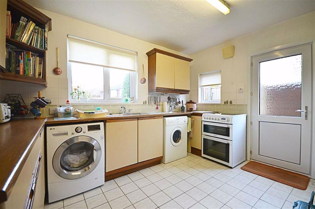 Chosen Drive, Churchdown 3 bed detached house £365,000