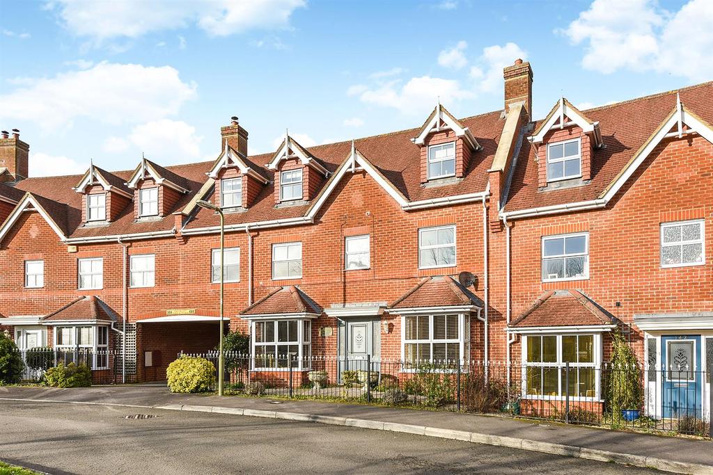 Berry Way, Andover 6 bed terraced house £439,995