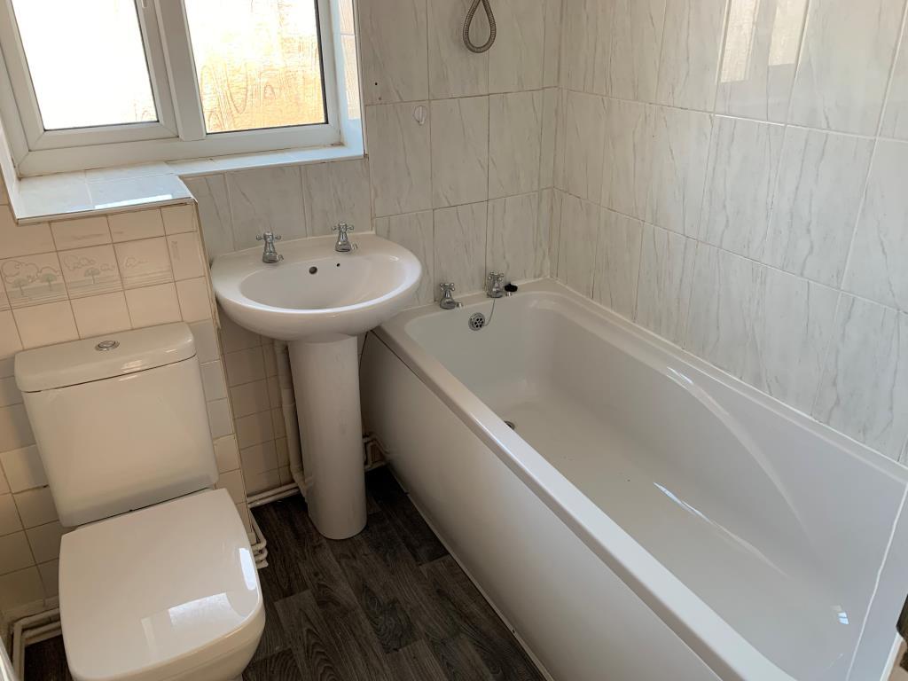 B athroom
