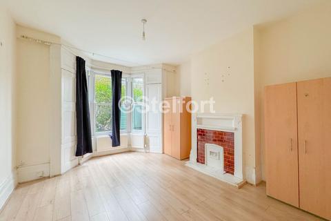 2 bedroom flat to rent, Powerscroft Road, London E5