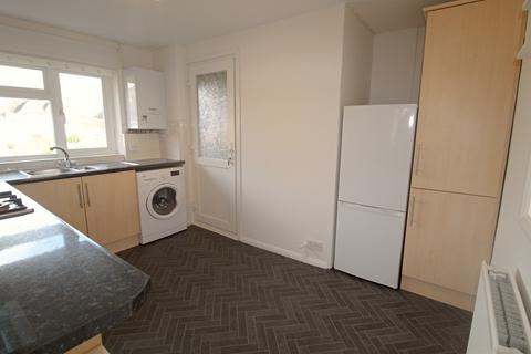 2 bedroom flat to rent, Harlands Road, Haywards Heath, RH16