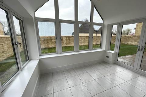 4 bedroom detached house to rent, Swailbrook Place, Kingham