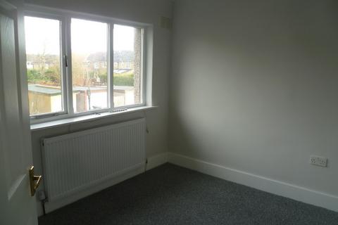 3 bedroom townhouse to rent, Bradford Road, Clayton, Bradford