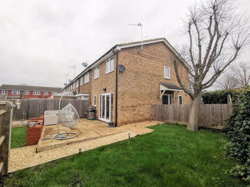 Elm Farm Road, Aylesbury 3 bed end of terrace house £325,000