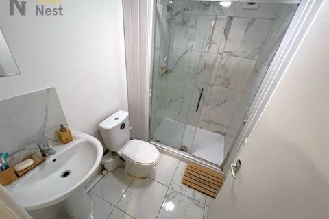 4 bedroom flat to rent, Headingley Avenue, Headingley, Leeds, LS6 3EP