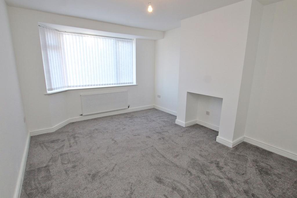 Bruche Drive, Padgate, Warrington, WA1 3 bed semidetached house £195,000