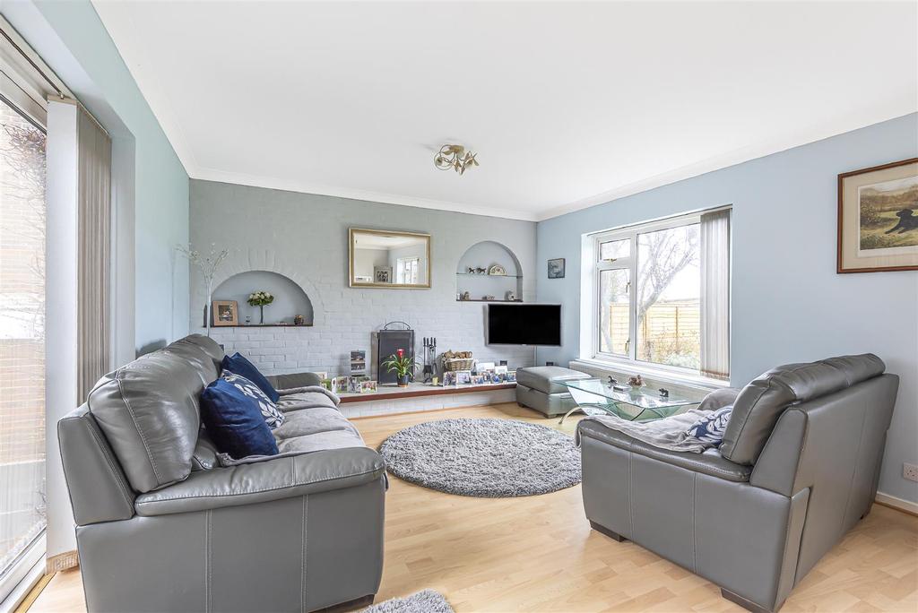 Lesser Foxholes, ShorehamBySea 3 bed detached house £625,000