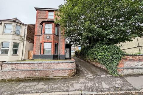 1 bedroom in a house share to rent, En-Suite Room To Let - HP11
