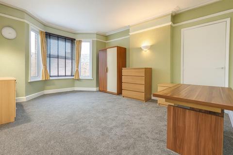 1 bedroom in a house share to rent, En-Suite Room To Let - HP11