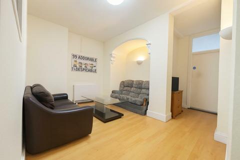 1 bedroom in a house share to rent, En-Suite Room To Let - HP11