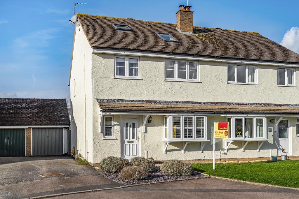 Aston, Oxfordshire, OX18 4 bed semidetached house £350,000