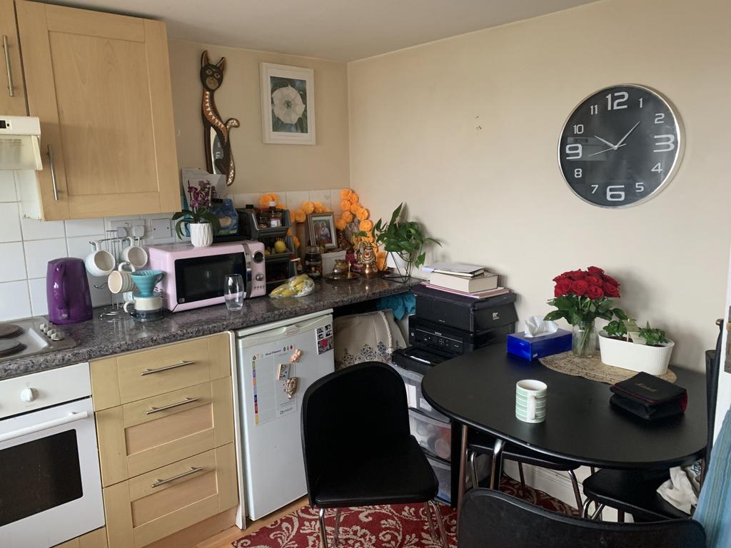 HARROW, HA2 1 bed flat £700 pcm (£162 pw)