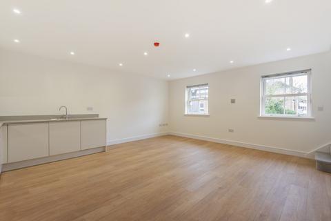 2 bedroom apartment to rent, Portland Yard, Bishopric, Horsham, RH12