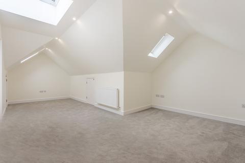 2 bedroom apartment to rent, Portland Yard, Bishopric, Horsham, RH12