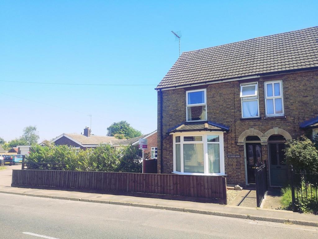 London Road, Kessingland, Lowestoft 4 bed semidetached house £260,000