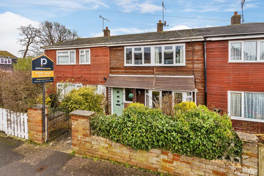 Cedar Drive, Edenbridge, TN8 3 bed terraced house £289,950