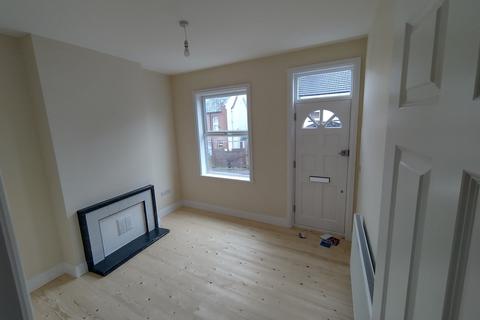 2 bedroom terraced house to rent, Milton Road, Luton Beds LU1