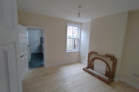 2 bedroom terraced house to rent, Milton Road, Luton Beds LU1
