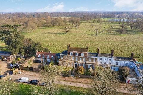 8 bedroom end of terrace house for sale, Hampton Court Road, East Molesey, Richmond, KT8