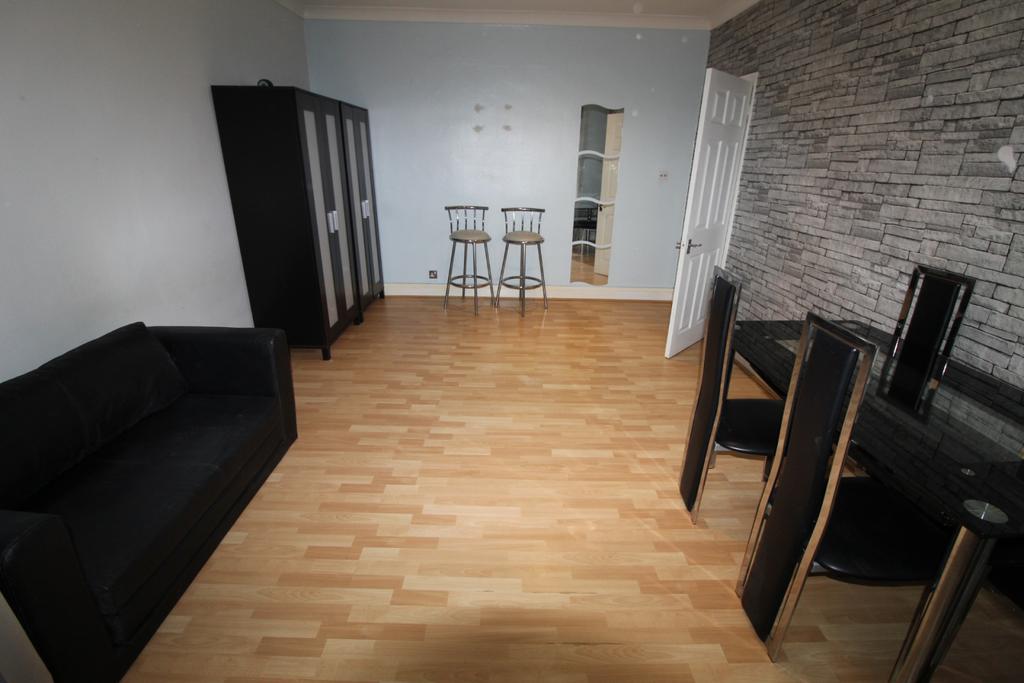First Floor Maisonette to Rent in Wembley Inclusi