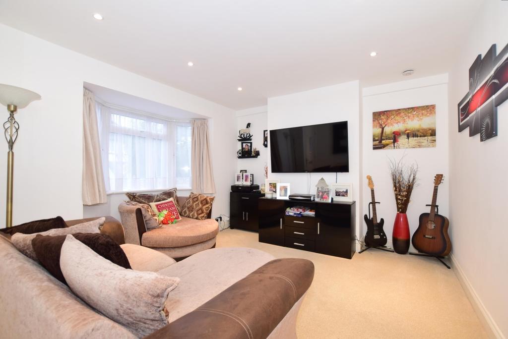 Calder Road Maidstone ME14 3 bed end of terrace house £1,250 pcm (£