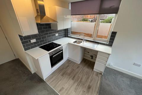 1 bedroom flat to rent, Market Street, Swadlincote, DE11