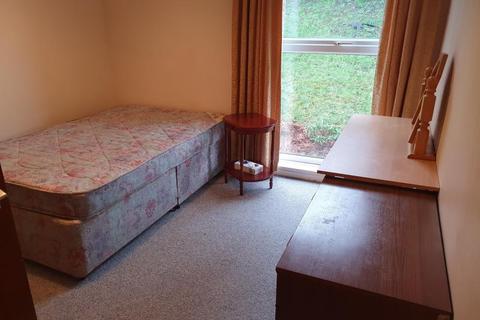 2 bedroom flat to rent - FRIZLEY GARDENS, BRADFORD, BD9 4LY